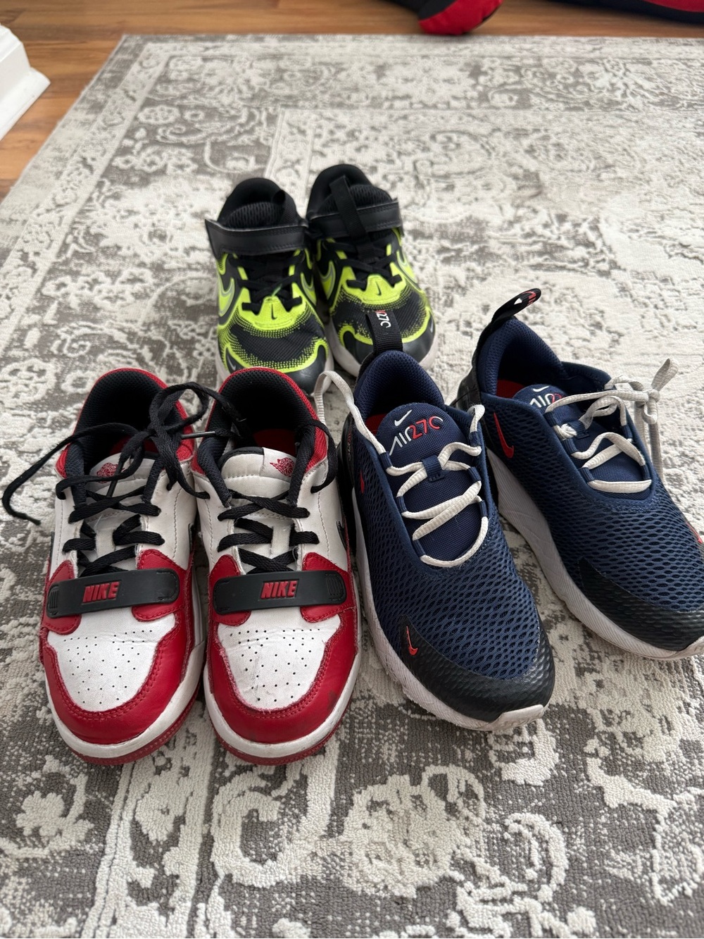 Nike Kids White & Red Low-Top Sneakers () bundle of 3
